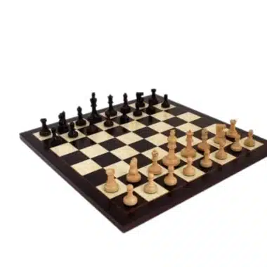 Juego de ajedrez y tablero de palisandro, vista completa del conjunto