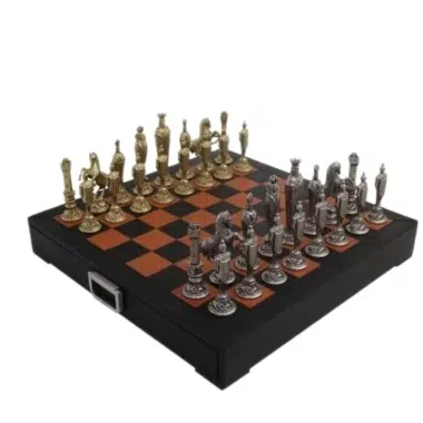 Alternative view of Juego de Ajedrez Renacimiento Florentino en Metal & Tablero de Ajedrez en Cuero Verdadero con Cajón de Almacenamiento