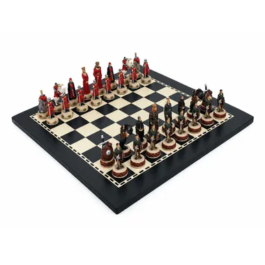 Juego de ajedrez Inglaterra VS Escocia colocado en tablero negro y madera clara