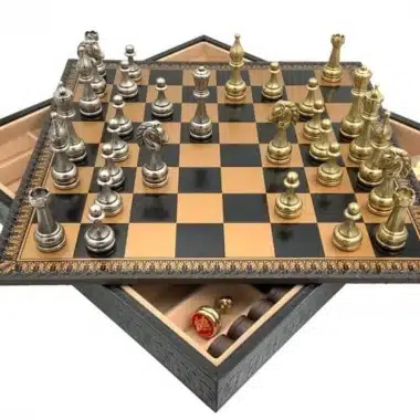 Alternative view of Juego de ajedrez Flowery - Juego de ajedrez, damas y backgammon en polipiel dorada/negra con compartimento de almacenamiento y juego de ajedrez de metal