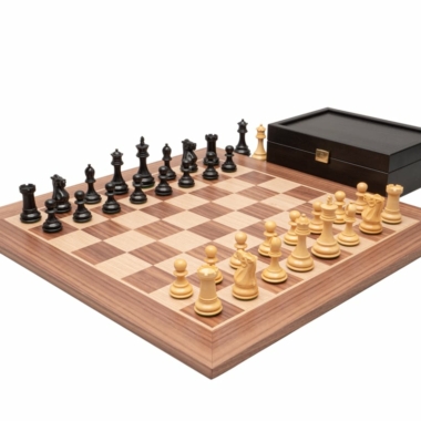 Juego de Ajedrez Highclere en Madera de Ébano y en Madera de Bujes & Tablero de Ajedrez en Madera de Arce y Nogal con Caja de Almacenamiento