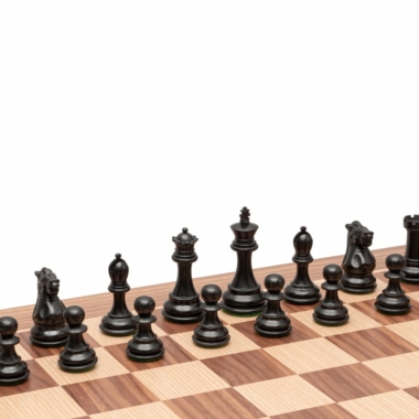 Alternative view of Juego de Ajedrez Highclere en Madera de Ébano y en Madera de Bujes & Tablero de Ajedrez en Madera de Arce y Nogal con Caja de Almacenamiento