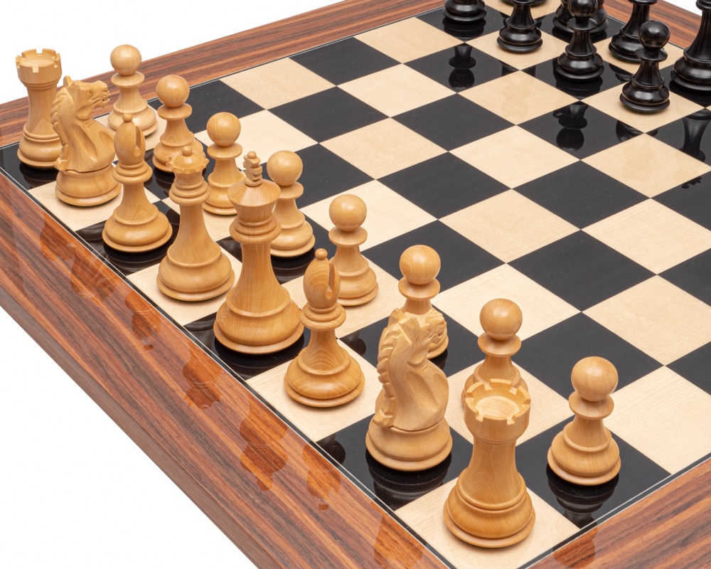 Gran Juego de Ajedrez Caballero Negro en Madera de Boxwood Ebonizado & Tablero de Ajedrez en Madera de Anégre Negro y Arce Lacado - Imagen 3