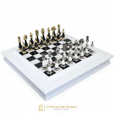 Juego de ajedrez completo en madera y metal negro y blanco sobre caja lacada blanca