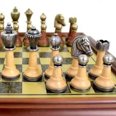 Tablero de ajedrez con marco de madera y tablero de ajedrez con efecto de latón y juego de ajedrez de metal y madera Staunton - Imagen 2