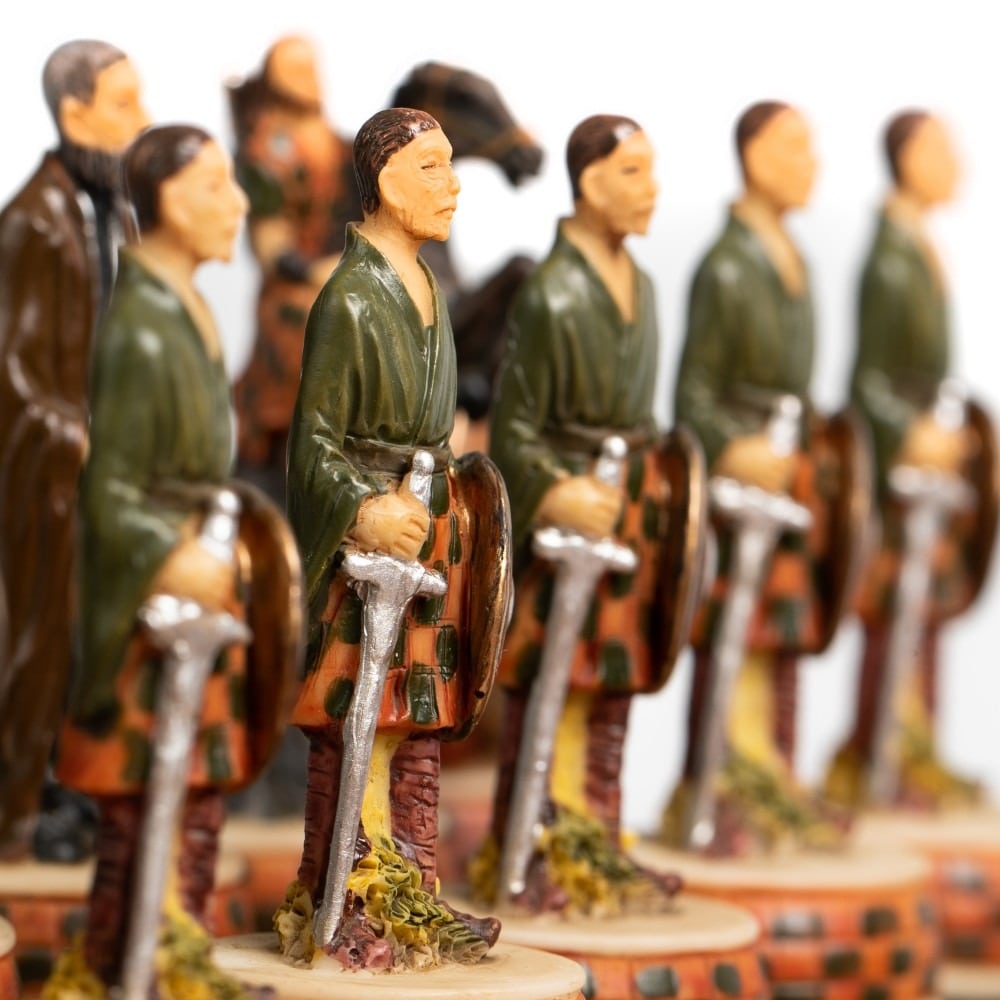 Juego de Ajedrez Guerras de Independencia de Escocia & Tablero en Similcuero con Compartimento de Almacenamiento - Imagen 2