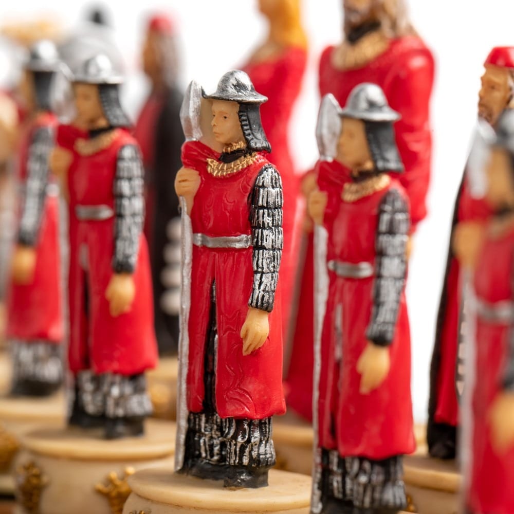 Juego de Ajedrez Guerras de Independencia de Escocia & Tablero en Similcuero con Compartimento de Almacenamiento - Imagen 3