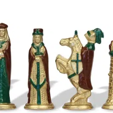 Figuras medievales de metal dorado y verde, reina, rey y caballo