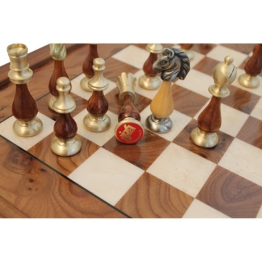 Alternative view of Juego de Ajedrez Gran Oriental - Tablero de Madera de Brezo y Madera de Olmo & Juego de Ajedrez en Latón Macizo y Madera
