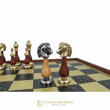 Caballos con cabeza de caballo, detalle de las piezas plateadas y doradas