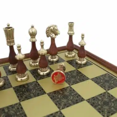 Alternative view of Juego de ajedrez arabesco - Tablero de ajedrez con efecto de latón y marco de madera y juego de ajedrez de metal y madera