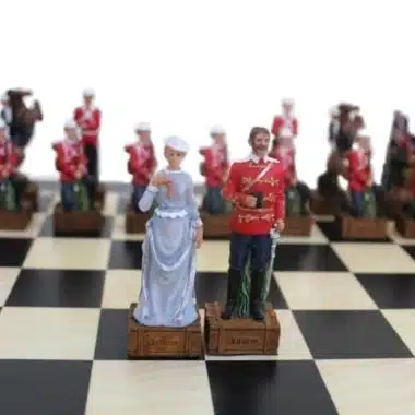 Alternative view of Juego de Ajedrez Británico VS Zulúes - Tablero de Madera & Juego de Ajedrez de Resina Pintado a Mano