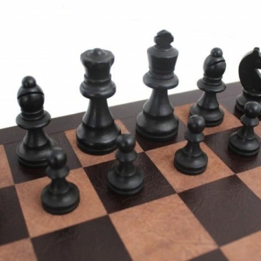 Alternative view of Juego de Ajedrez Staunton de Madera y Tablero de Ajedrez de Cuero Verdadero Italiano con Caja de Almacenamiento