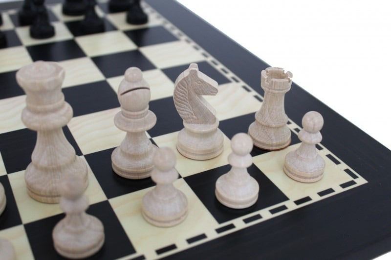 Juego de Ajedrez y Tablero de Ajedrez de Madera Negra y Blanca con Caja de Almacenamiento de Madera - Imagen 3