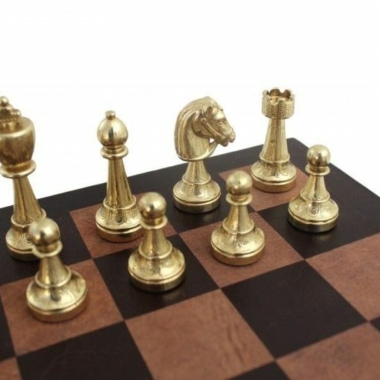Alternative view of Juego de Ajedrez Staunton en Metal & Tablero de Ajedrez en Cuero Verdadero