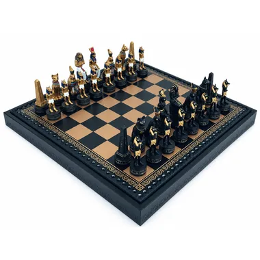 Juego de ajedrez Antiguo Egipto completo sobre tablero de símil cuero negro y dorado