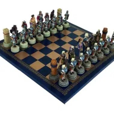 Juego de Ajedrez Guerras Arabo Bizantinas en Resina y Tablero en Similcuero Dorado y Azul