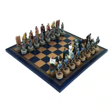 Juego de Ajedrez en Resina Mitología Griega: La Batalla de Troya y Tablero en Similcuero Dorado y Azul