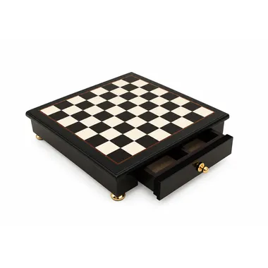 Tablero de ajedrez en madera negra y blanca sobre pie con cajón de almacenamiento abierto