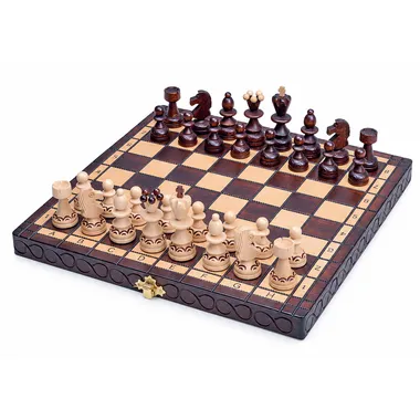 Juego de ajedrez plegable de madera, tablero abierto con todas las piezas colocadas