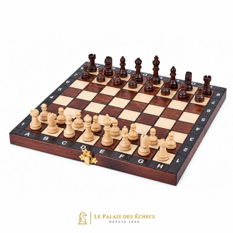 Juego de ajedrez Étudiant de madera montado, piezas claras y oscuras en juego