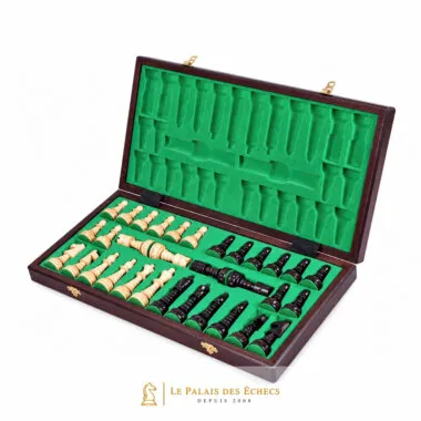 Tablero plegable abierto usado como caja de almacenamiento con piezas de madera