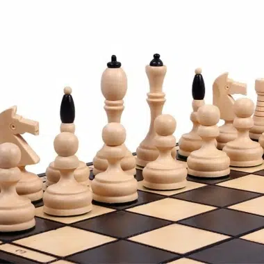 Tablero de Ajedrez Plegable y Juego de Ajedrez de Madera con Almacenamiento - Imagen 9