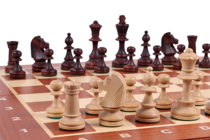 Tablero de Ajedrez Plegable y Juego de Ajedrez de Madera Tamaño 4 con Almacenamiento - Imagen 4