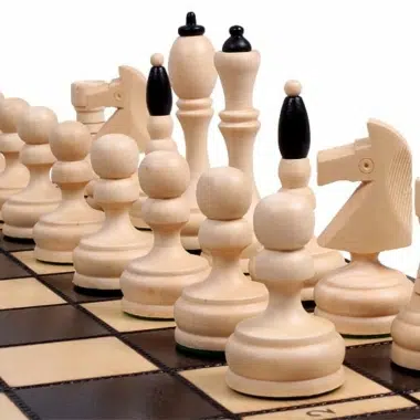 Tablero de Ajedrez Plegable y Juego de Ajedrez de Madera con Almacenamiento - Imagen 4