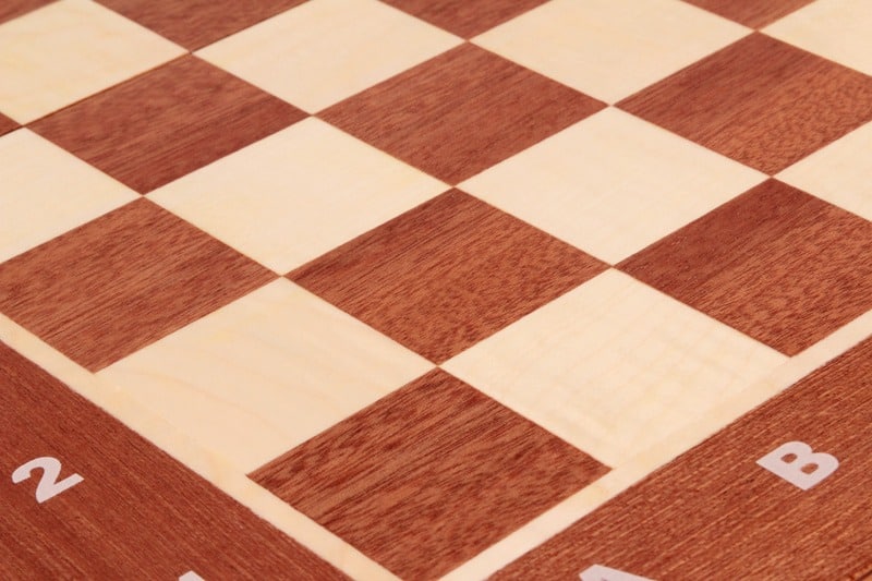 Tablero de Ajedrez Plegable y Juego de Ajedrez de Madera Tamaño 4 con Almacenamiento - Imagen 7