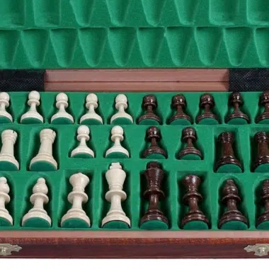 Alternative view of Piezas de Ajedrez y Tablero de Juego Plegable de Madera