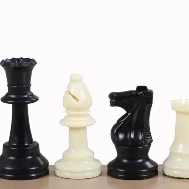Tablero de Ajedrez Rollable con su Almacenamiento, Piezas de Ajedrez de Plástico y Reloj - Imagen 3