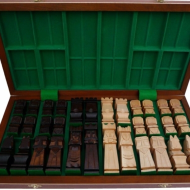 Alternative view of Juego de Ajedrez de Madera Cubica y Tablero de Ajedrez de Madera Plegable