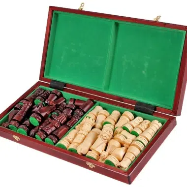 Alternative view of Gran Tablero de Ajedrez de Madera Plegable y Figuras de Madera Talladas