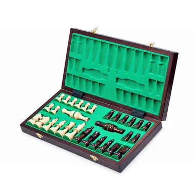 Caja abierta mostrando el interior verde de almacenamiento y las piezas de ajedrez