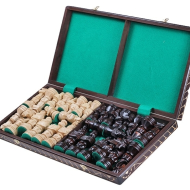 Alternative view of Juego de Ajedrez Gladiador en Madera Tallada y Tablero de Ajedrez de Madera Plegable