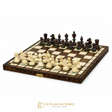 Juego de ajedrez de madera plegable con caja, piezas negras y blancas en posición de juego