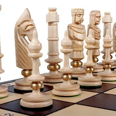 Grandes Piezas de Ajedrez Esculpidas en Madera y Tablero de Ajedrez Plegable en Madera con Almacenamiento - Imagen 6