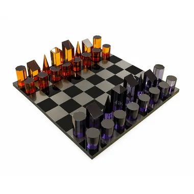 Juego de ajedrez cilíndrico en plexiglás ámbar y violeta sobre tablero negro
