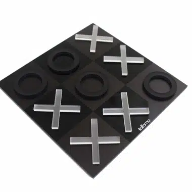 Juego de Tres en Raya Negro y Blanco en Plexiglás con Almacenamiento