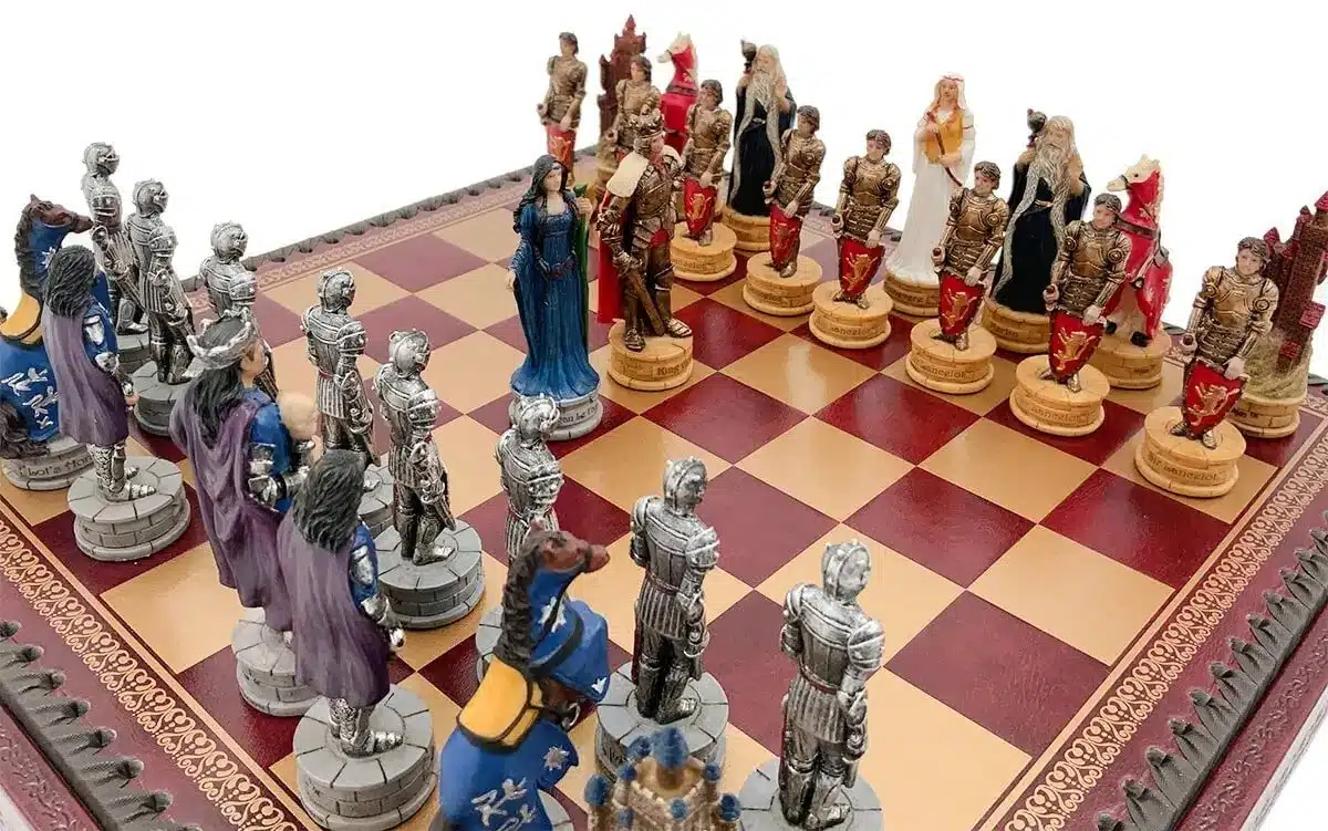 Juego de Ajedrez Figuras Rey Arturo y Tablero de Ajedrez de Símil Piel con Almacenamiento - Imagen 5