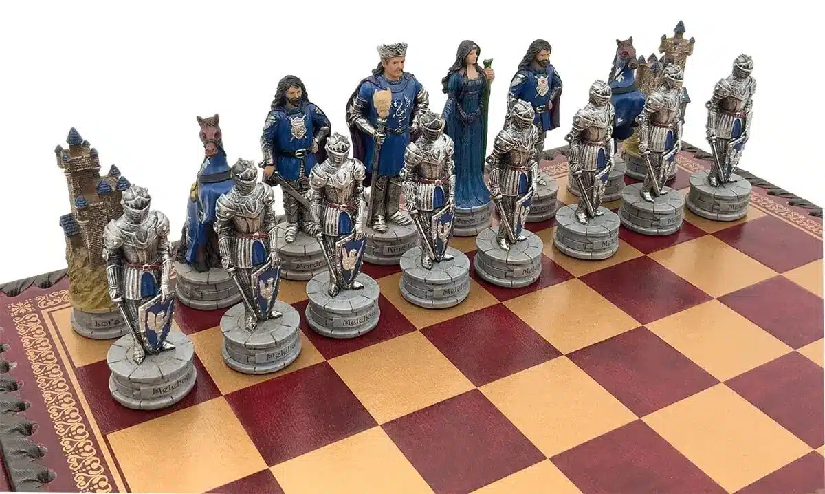 Juego de Ajedrez Figuras Rey Arturo y Tablero de Ajedrez de Símil Piel con Almacenamiento - Imagen 4