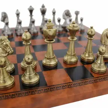 Alternative view of Juego de Ajedrez Staunton en Metal & Tablero de Ajedrez en Similcuero Marrón