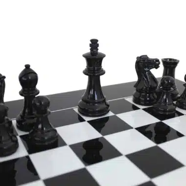 Alternative view of Juego de Ajedrez Bicolor Negro y Blanco Moderno de Madera Lacada
