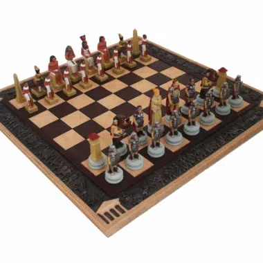 Juego de Ajedrez en Resina Romano vs Egipcio y Tablero Decorado en Resina