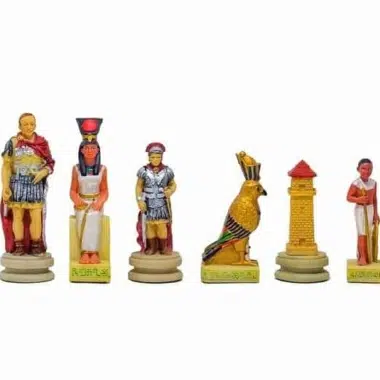 Piezas de ajedrez romanas y egipcias, detalle de las seis figuras