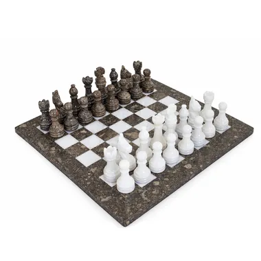 Juego de ajedrez de mármol gris y blanco 30x30cm, piezas en formación de apertura