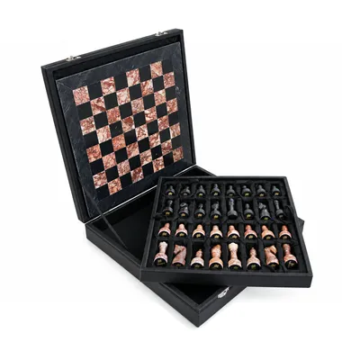 Juego de ajedrez de mármol rosa y negro, caja abierta con tablero y almacenamiento
