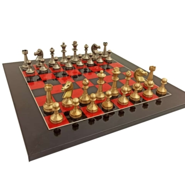 Piezas de Ajedrez Artísticas en Latón y Tablero de Ajedrez de Madera de Brezo Lacado