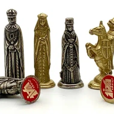 Alternative view of Figuras Medievales de Metal y Tablero de Ajedrez de Símil Piel con Almacenamiento